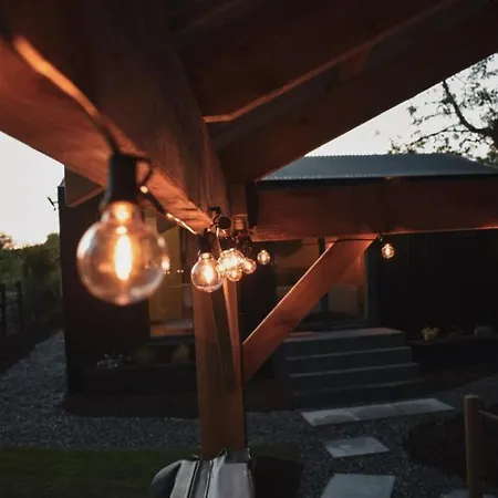 Riverside Retreat 莫纳汉