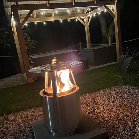 Riverside Retreat 莫纳汉