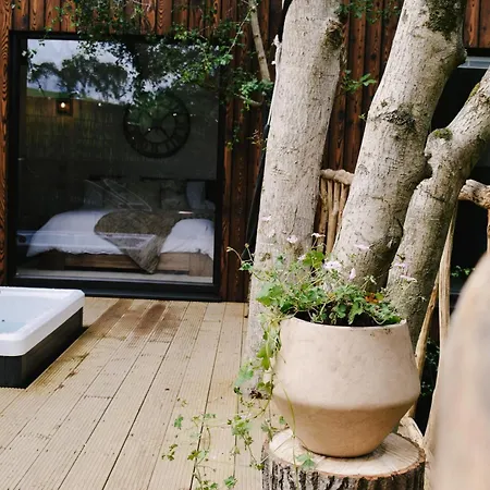 别墅 Riverside Retreat *