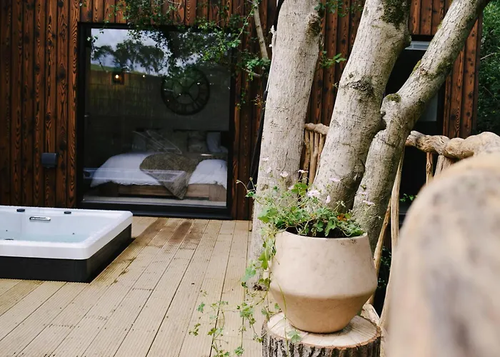 Villa Riverside Retreat *